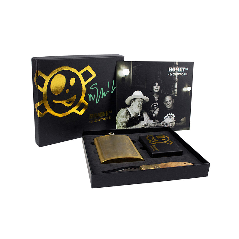 Zestaw- karty, piersiówka i scyzoryk