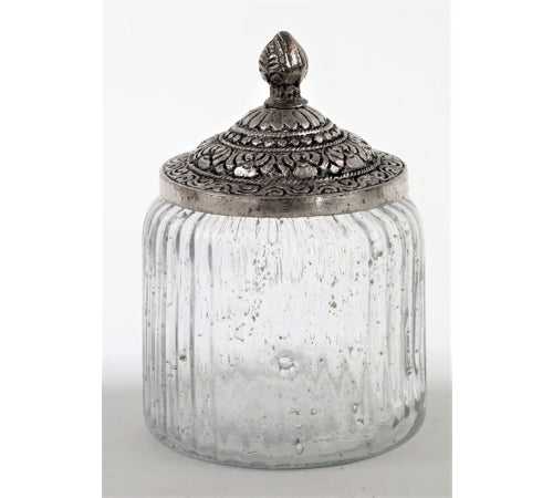 Szklany pojemnik z metalową przykrywką