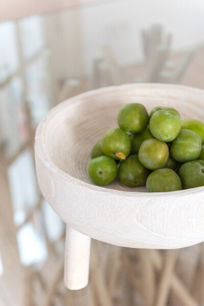 Drewniana miska na nogach